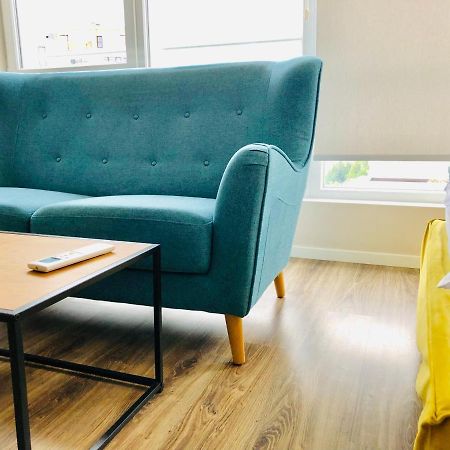 Turquoise And Magenta Apartment Sofie Exteriér fotografie