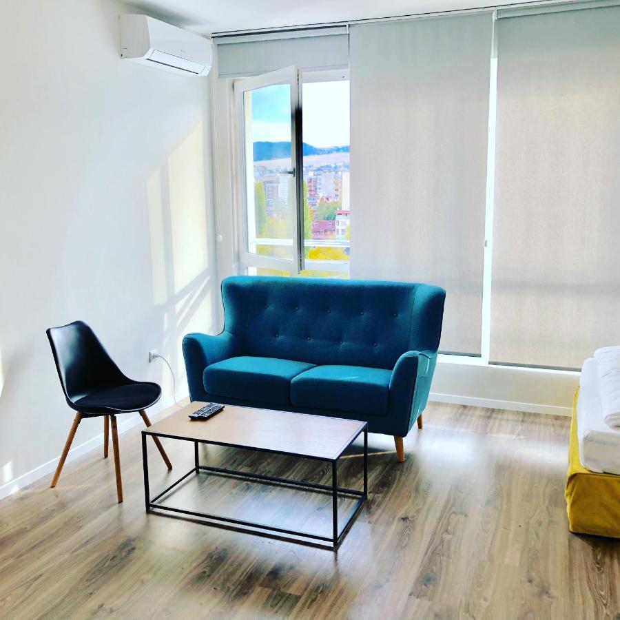 Turquoise And Magenta Apartment Sofie Exteriér fotografie