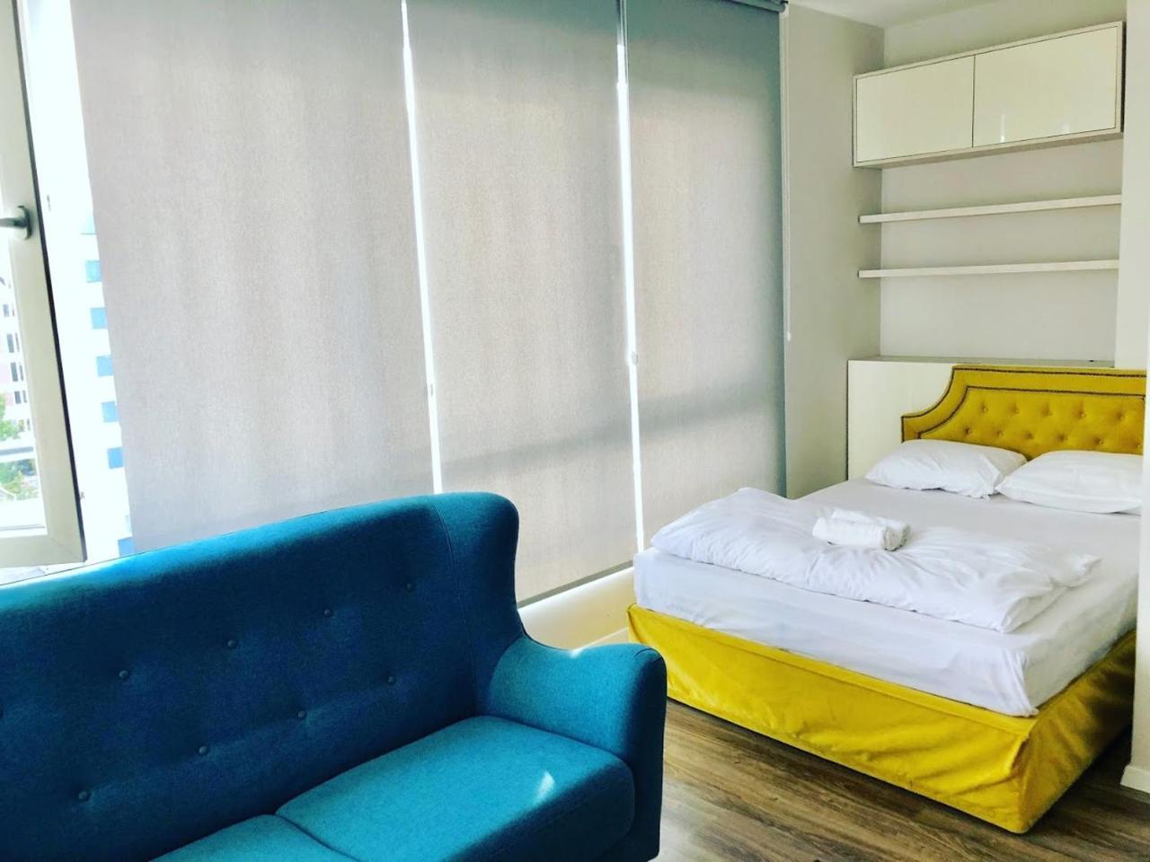 Turquoise And Magenta Apartment Sofie Exteriér fotografie
